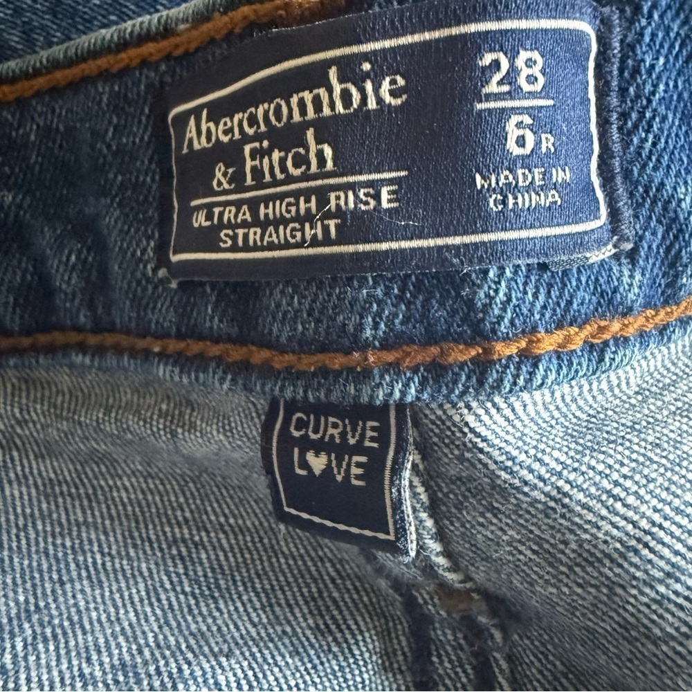 Abercrombie Curve Love Ultra High Rise Straight Jeans Women’s 28/6R distressed - Picture 8 of 10